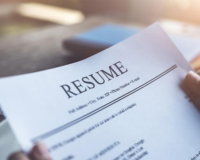52YO Woman Reveals The Resume “Botoxing” Trick After Spending Over A Year Applying To “Gazillions” Of Jobs 52YO Woman Reveals The Resume “Botoxing” Trick After Spending Over A Year Applying To “Gazillions” Of Jobs