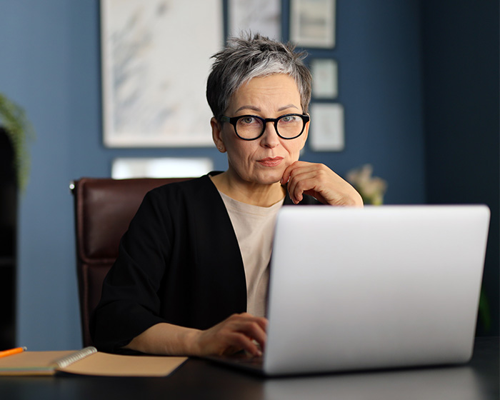 52YO Woman Reveals The Resume “Botoxing” Trick After Spending Over A Year Applying To “Gazillions” Of Jobs 52YO Woman Reveals The Resume “Botoxing” Trick After Spending Over A Year Applying To “Gazillions” Of Jobs