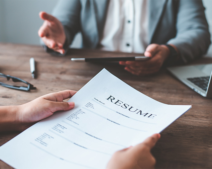 52YO Woman Reveals The Resume “Botoxing” Trick After Spending Over A Year Applying To “Gazillions” Of Jobs 52YO Woman Reveals The Resume “Botoxing” Trick After Spending Over A Year Applying To “Gazillions” Of Jobs
