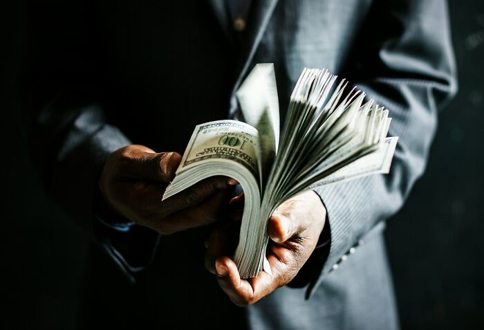 &ldquo;Still Can&rsquo;t Get Over It&rdquo;: 66 People Who Worked For The Rich Share The Wildest Moments That Left Them Speechless
