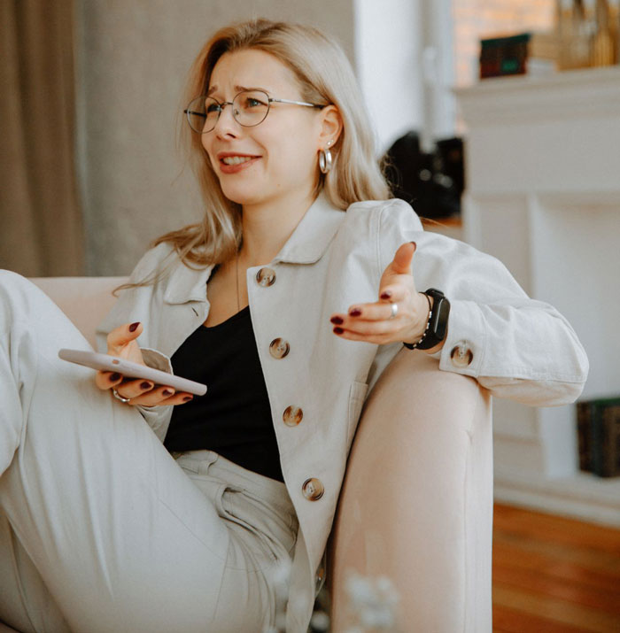 BF Leaves Out One Crucial Detail About His 10-Day Trip, GF Connects The Dots Herself
