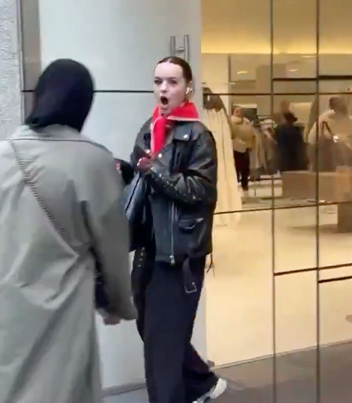 “Not Crying Of Joy”: Family Flies Across The World To Surprise Their Daughter And Her Reaction Says It All “Not Crying Of Joy”: Family Flies Across The World To Surprise Their Daughter And Her Reaction Says It All