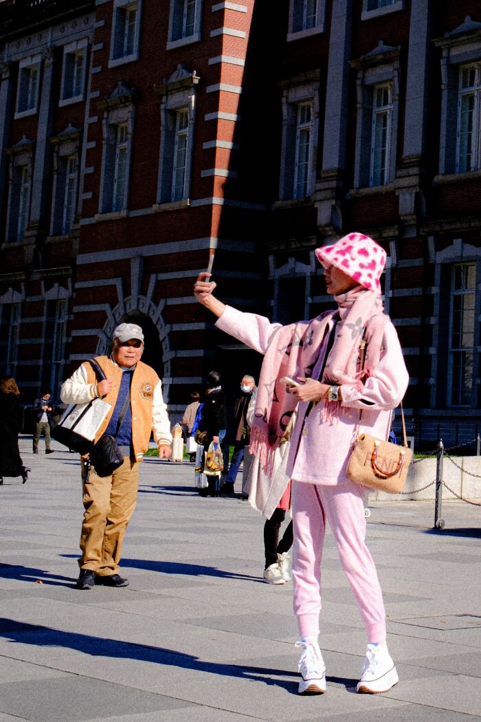 57 Photos From The Pure Street Photography Awards Capturing Life&rsquo;s Most Authentic Moments