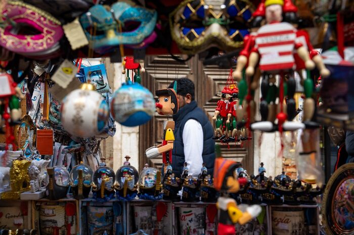 57 Photos From The Pure Street Photography Awards Capturing Life&rsquo;s Most Authentic Moments