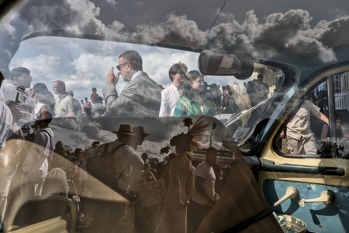 57 Photos From The Pure Street Photography Awards Capturing Life&rsquo;s Most Authentic Moments