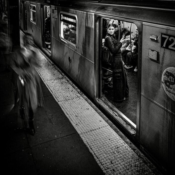 57 Photos From The Pure Street Photography Awards Capturing Life&rsquo;s Most Authentic Moments