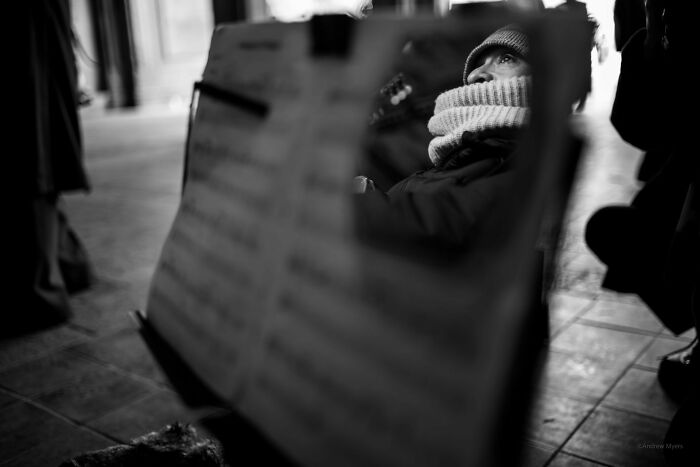 57 Photos From The Pure Street Photography Awards Capturing Life&rsquo;s Most Authentic Moments
