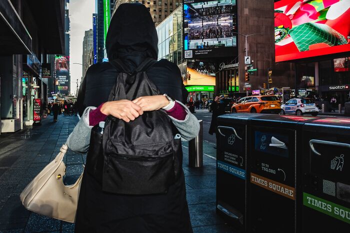 57 Photos From The Pure Street Photography Awards Capturing Life&rsquo;s Most Authentic Moments
