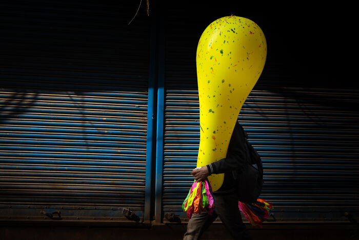 57 Photos From The Pure Street Photography Awards Capturing Life&rsquo;s Most Authentic Moments