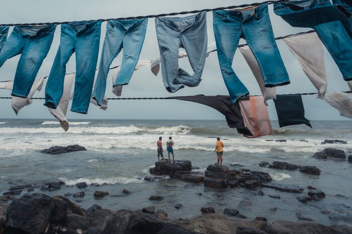 57 Photos From The Pure Street Photography Awards Capturing Life&rsquo;s Most Authentic Moments
