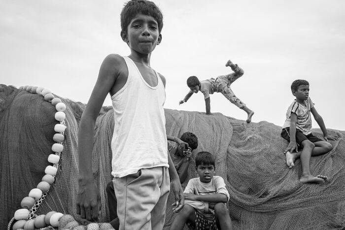 57 Photos From The Pure Street Photography Awards Capturing Life&rsquo;s Most Authentic Moments