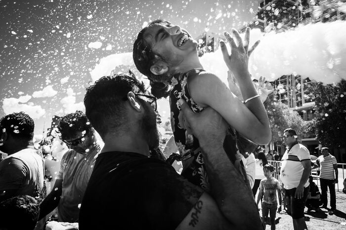 57 Photos From The Pure Street Photography Awards Capturing Life&rsquo;s Most Authentic Moments