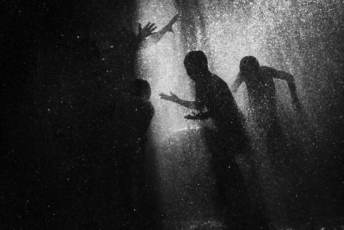 57 Photos From The Pure Street Photography Awards Capturing Life&rsquo;s Most Authentic Moments