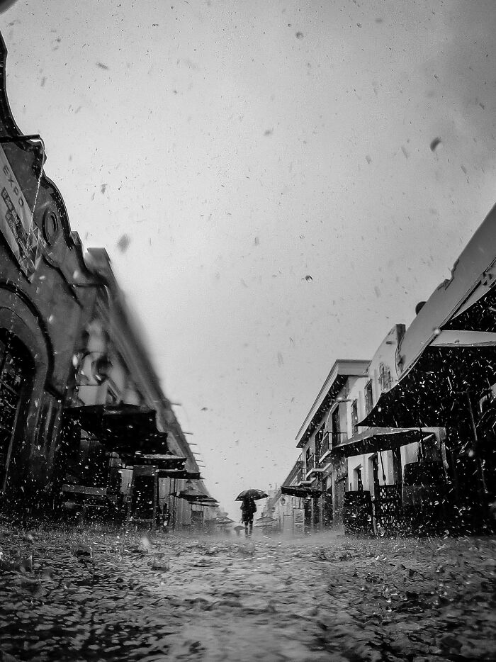 57 Photos From The Pure Street Photography Awards Capturing Life&rsquo;s Most Authentic Moments
