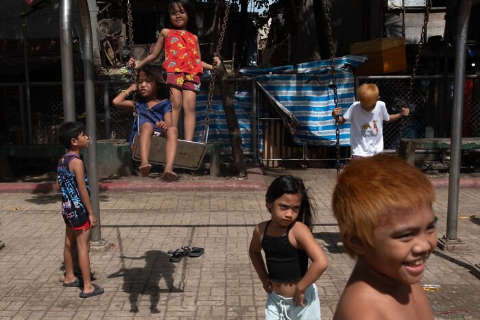 57 Photos From The Pure Street Photography Awards Capturing Life&rsquo;s Most Authentic Moments