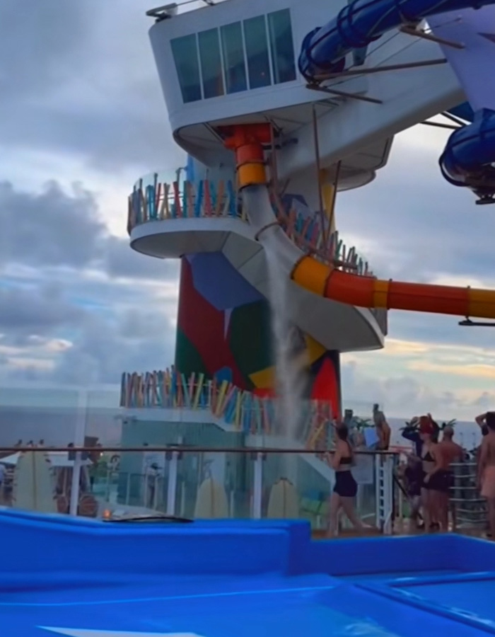 13 Bizarre Cruise Ships Incidents That Left Tourists Terrified, Featuring “Foot Fungus Lady” 13 Bizarre Cruise Ships Incidents That Left Tourists Terrified, Featuring “Foot Fungus Lady”