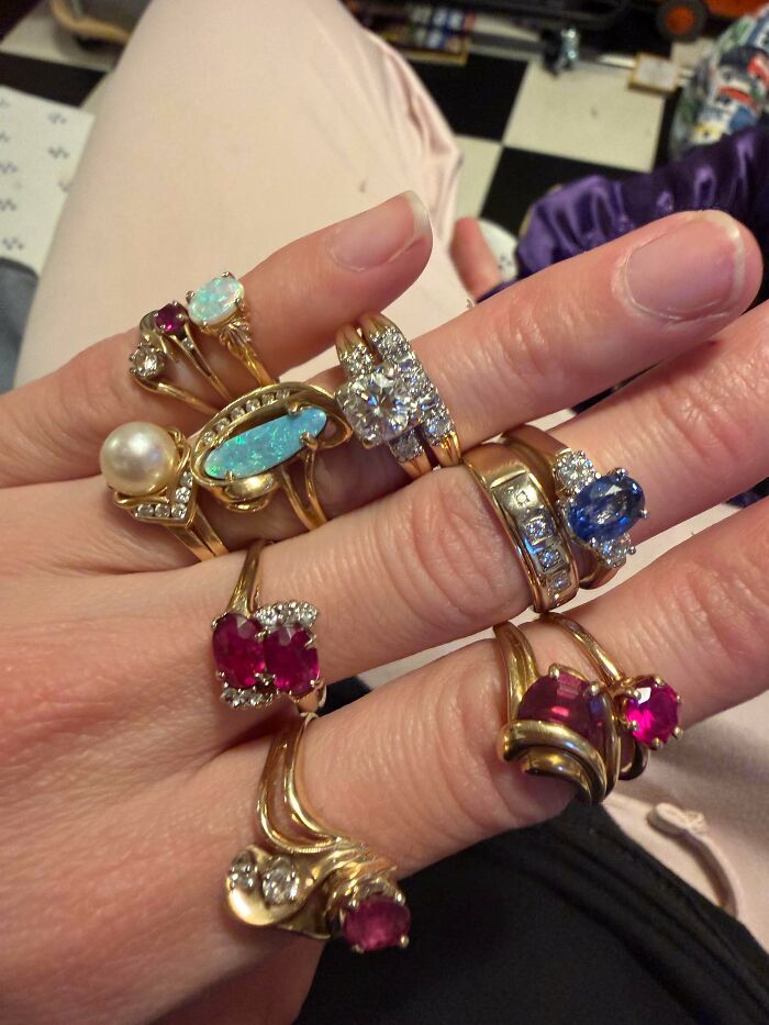 96 Times People Hit The Jackpot At The Thrift Store And It Was Too Good Not To Share (New Pics) 96 Times People Hit The Jackpot At The Thrift Store And It Was Too Good Not To Share (New Pics)