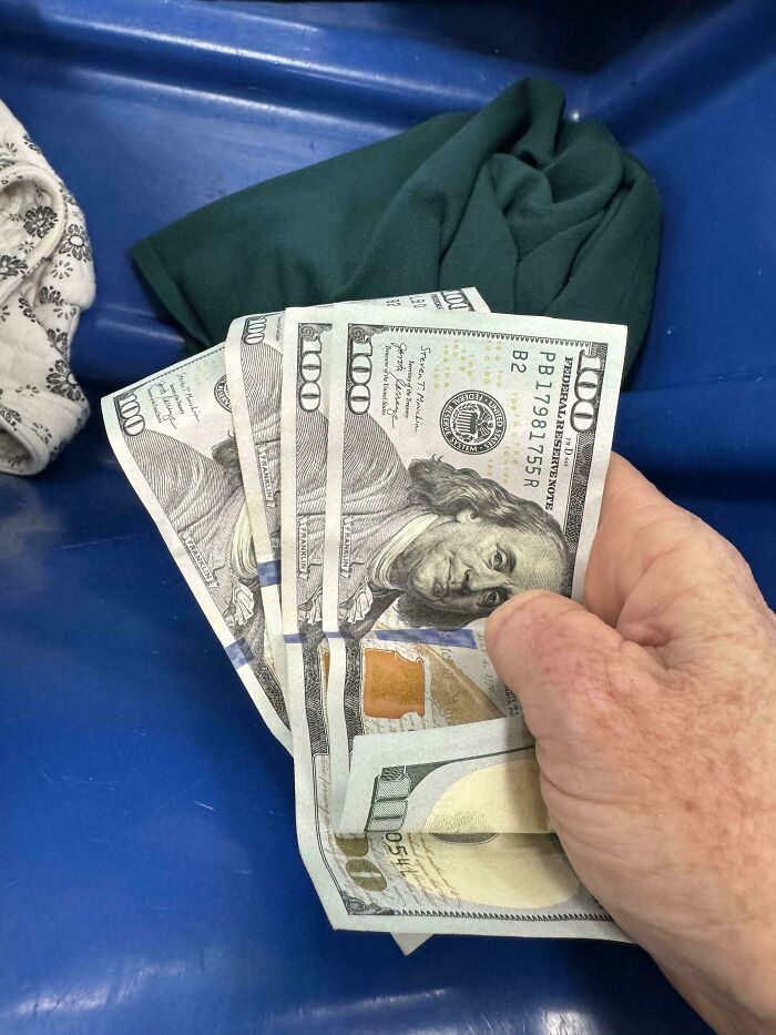 96 Times People Hit The Jackpot At The Thrift Store And It Was Too Good Not To Share (New Pics) 96 Times People Hit The Jackpot At The Thrift Store And It Was Too Good Not To Share (New Pics)