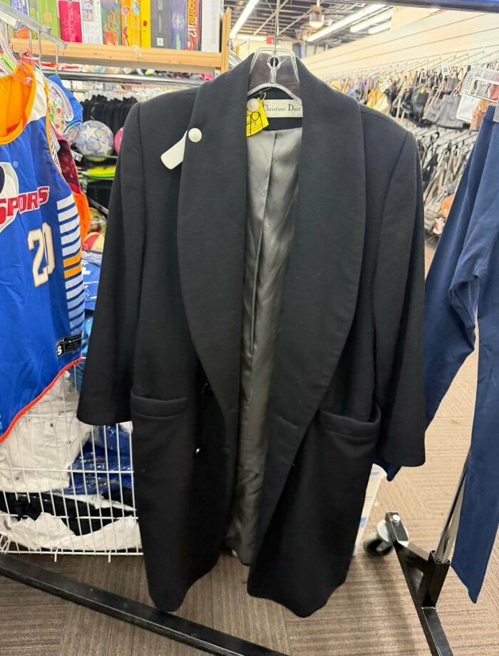 96 Times People Hit The Jackpot At The Thrift Store And It Was Too Good Not To Share (New Pics) 96 Times People Hit The Jackpot At The Thrift Store And It Was Too Good Not To Share (New Pics)