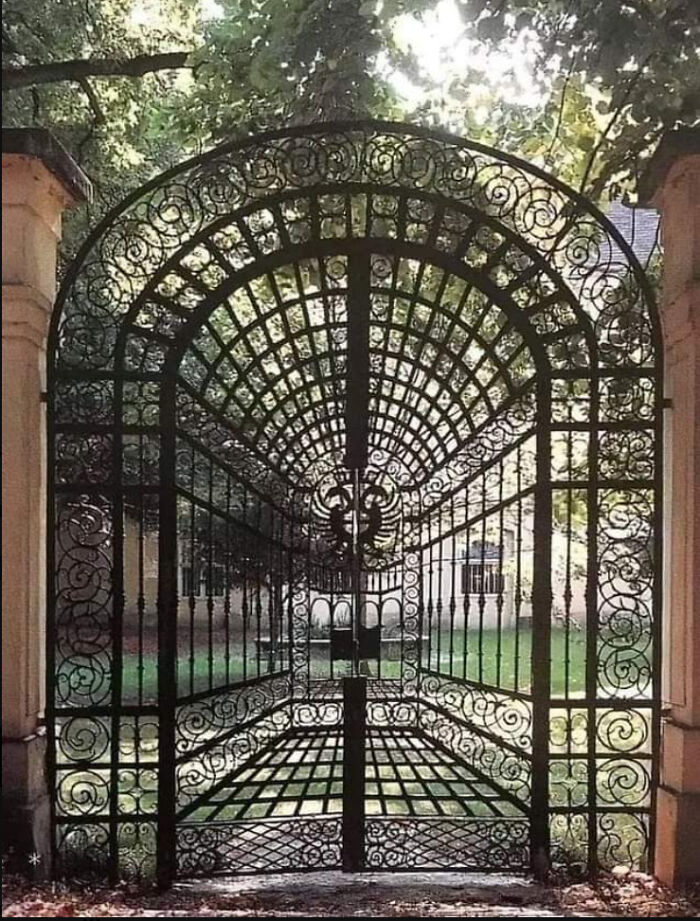 86 Real Photos That Make Your Brain Question If They Were Edited