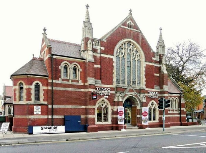 75 Buildings That Are Pretending To Be Something They&rsquo;re Not And It&rsquo;s Pretty Obvious