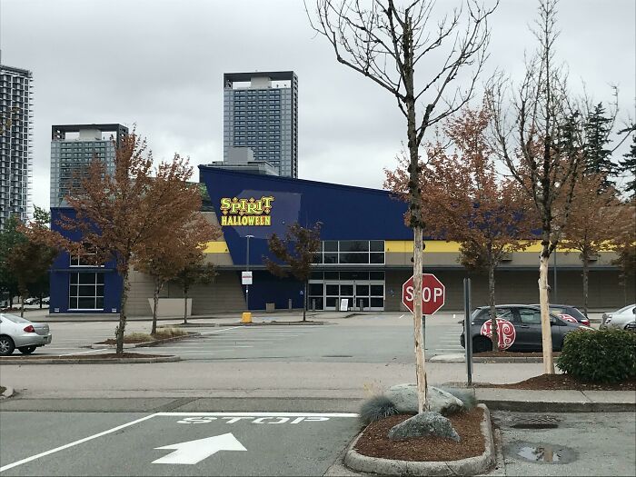 75 Buildings That Are Pretending To Be Something They&rsquo;re Not And It&rsquo;s Pretty Obvious