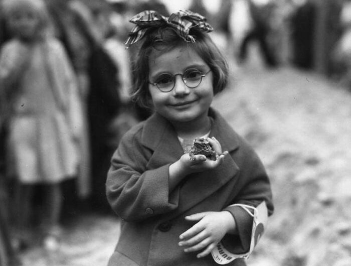 29 Vintage Photos That Show Animals Have Always Stolen The Spotlight, As Shared By This Page 29 Vintage Photos That Show Animals Have Always Stolen The Spotlight, As Shared By This Page