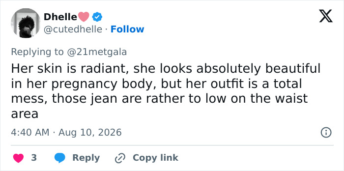 Anne Hathaway’s Red Carpet Maternity Outfit Sparks Theories About Her Pregnancy After Fans Zoom In