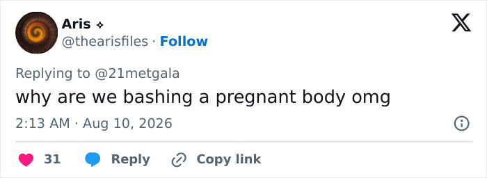 Anne Hathaway’s Red Carpet Maternity Outfit Sparks Theories About Her Pregnancy After Fans Zoom In