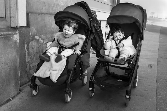 39 Perfectly Timed Street Photos By Gaspard Claude That Reveal Unseen Side Of Paris