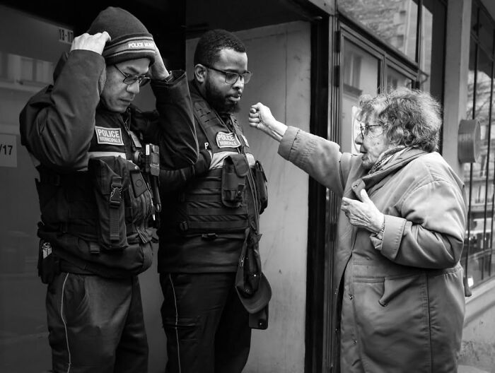 39 Perfectly Timed Street Photos By Gaspard Claude That Reveal Unseen Side Of Paris