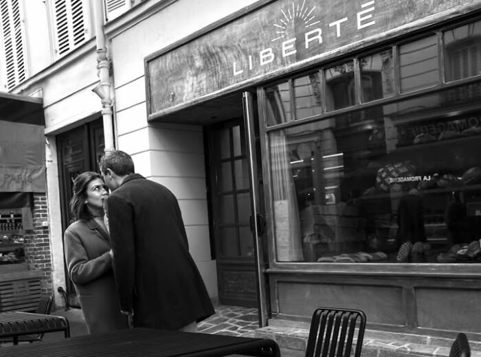 39 Perfectly Timed Street Photos By Gaspard Claude That Reveal Unseen Side Of Paris