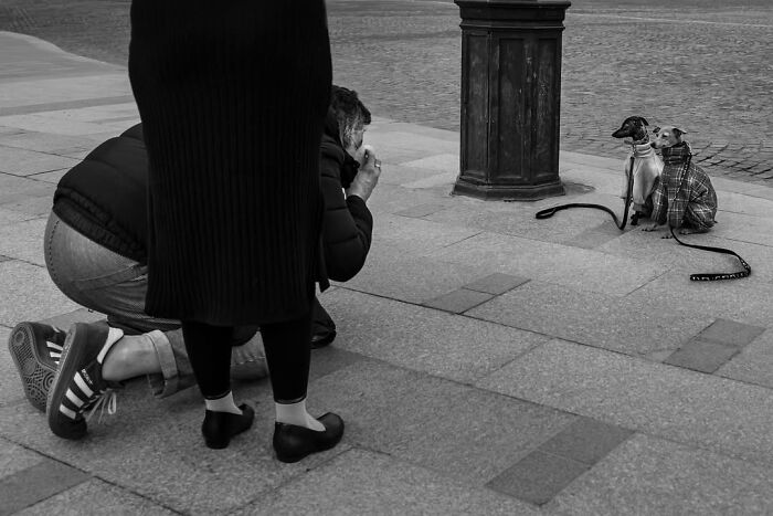 39 Perfectly Timed Street Photos By Gaspard Claude That Reveal Unseen Side Of Paris