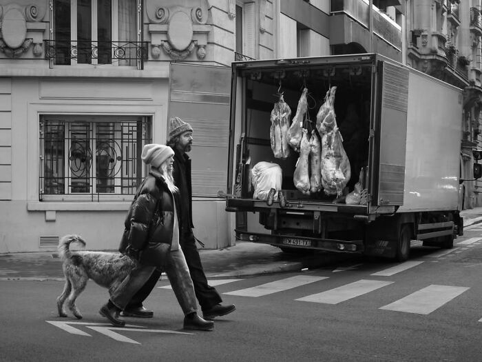 39 Perfectly Timed Street Photos By Gaspard Claude That Reveal Unseen Side Of Paris