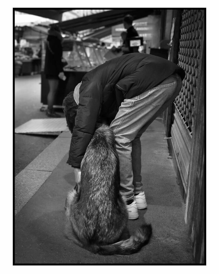 39 Perfectly Timed Street Photos By Gaspard Claude That Reveal Unseen Side Of Paris