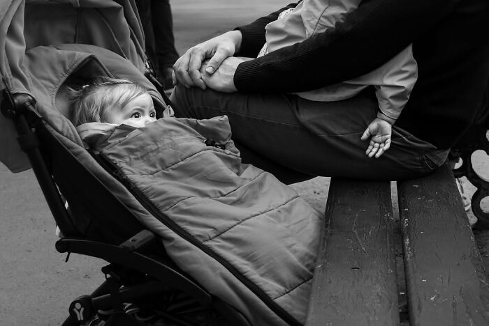 39 Perfectly Timed Street Photos By Gaspard Claude That Reveal Unseen Side Of Paris