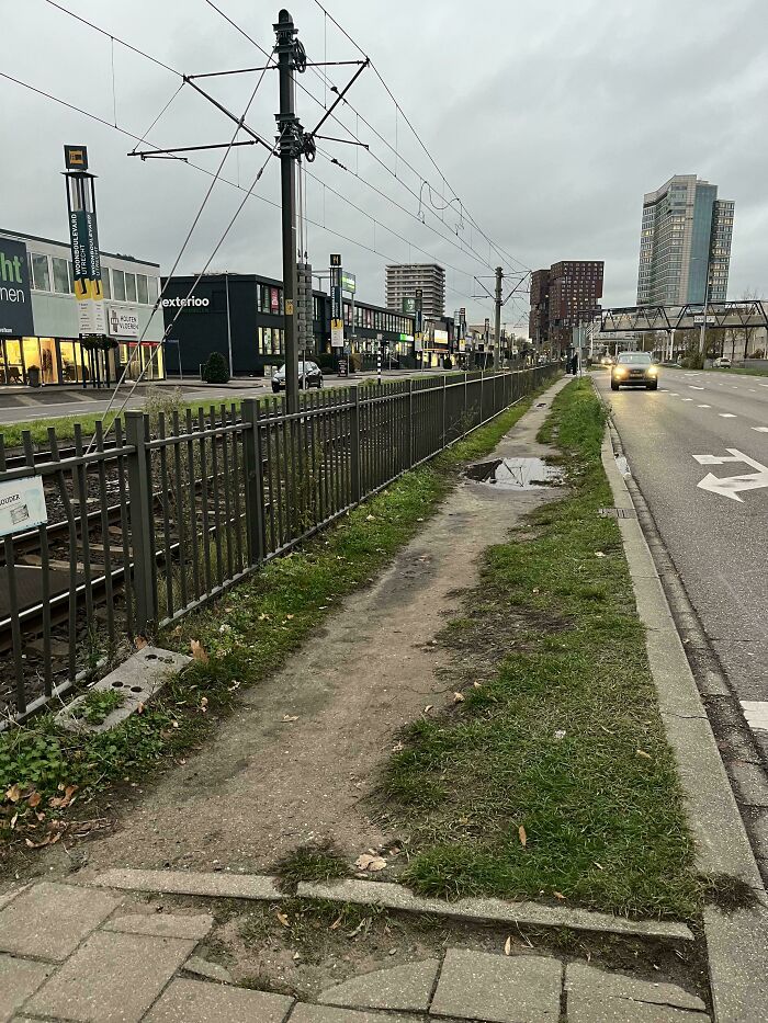 97 Times Urban Planners Failed To Predict What People Want, And It Resulted In &lsquo;Desire Paths&rsquo; (New Pics)