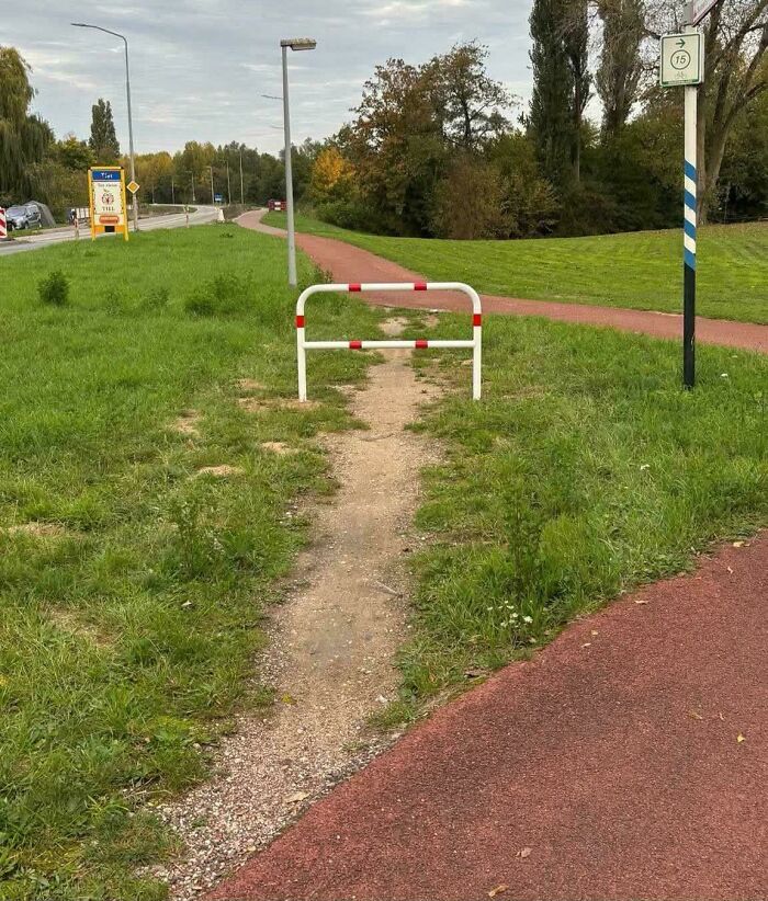 97 Times Urban Planners Failed To Predict What People Want, And It Resulted In &lsquo;Desire Paths&rsquo; (New Pics)
