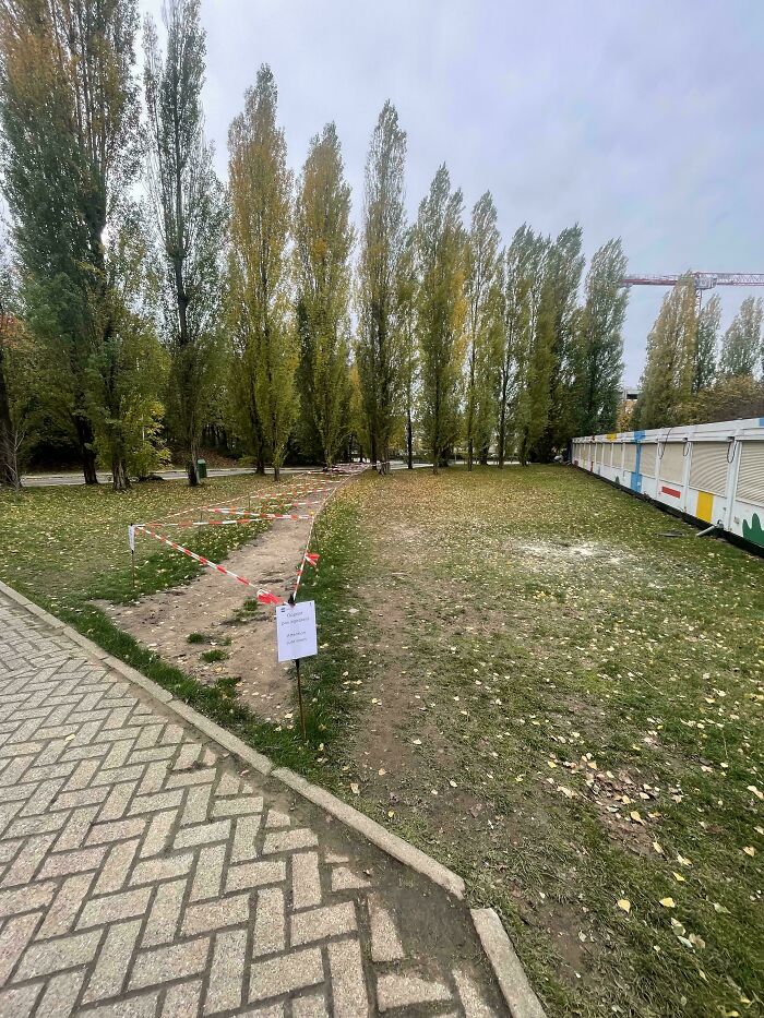 97 Times Urban Planners Failed To Predict What People Want, And It Resulted In &lsquo;Desire Paths&rsquo; (New Pics)