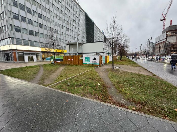 97 Times Urban Planners Failed To Predict What People Want, And It Resulted In &lsquo;Desire Paths&rsquo; (New Pics)
