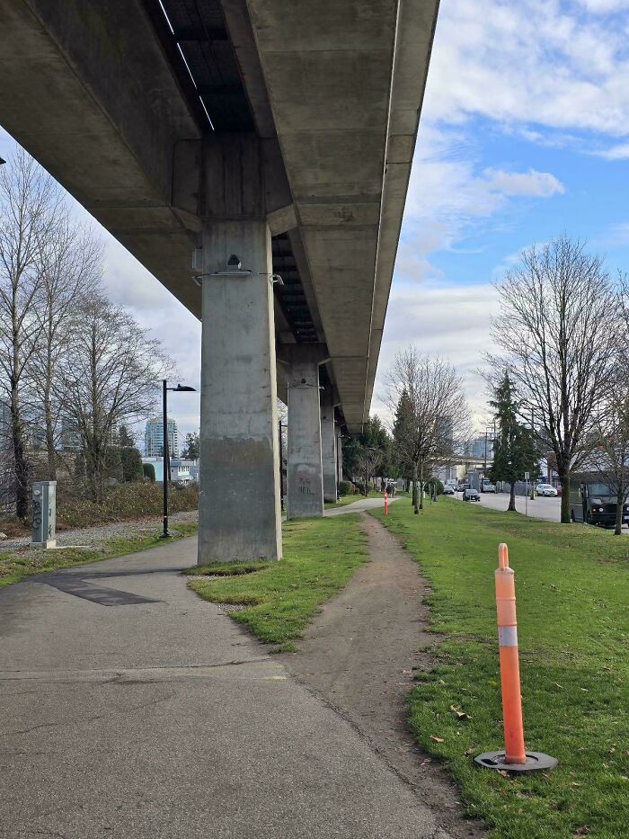 97 Times Urban Planners Failed To Predict What People Want, And It Resulted In &lsquo;Desire Paths&rsquo; (New Pics)