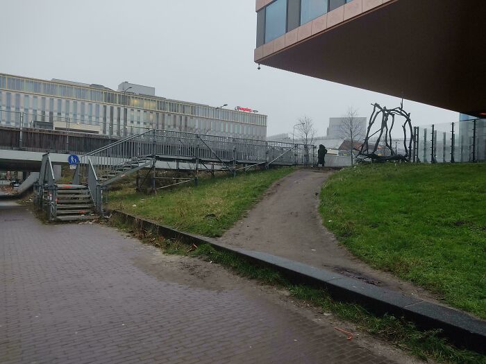 97 Times Urban Planners Failed To Predict What People Want, And It Resulted In &lsquo;Desire Paths&rsquo; (New Pics)