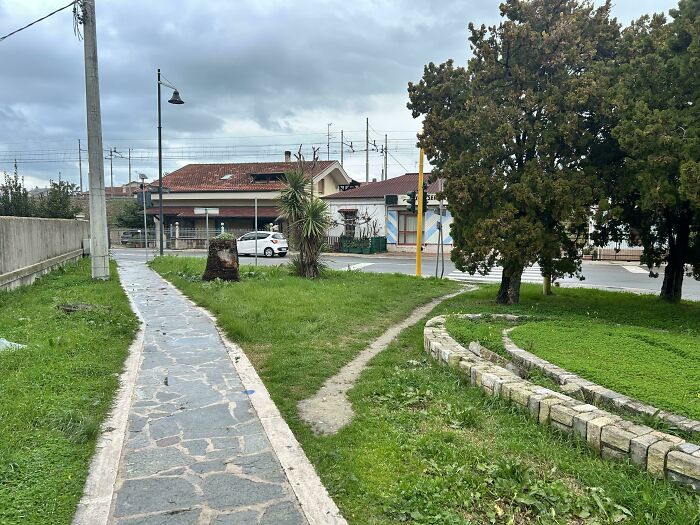97 Times Urban Planners Failed To Predict What People Want, And It Resulted In &lsquo;Desire Paths&rsquo; (New Pics)