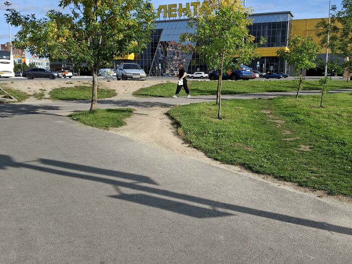 97 Times Urban Planners Failed To Predict What People Want, And It Resulted In &lsquo;Desire Paths&rsquo; (New Pics)