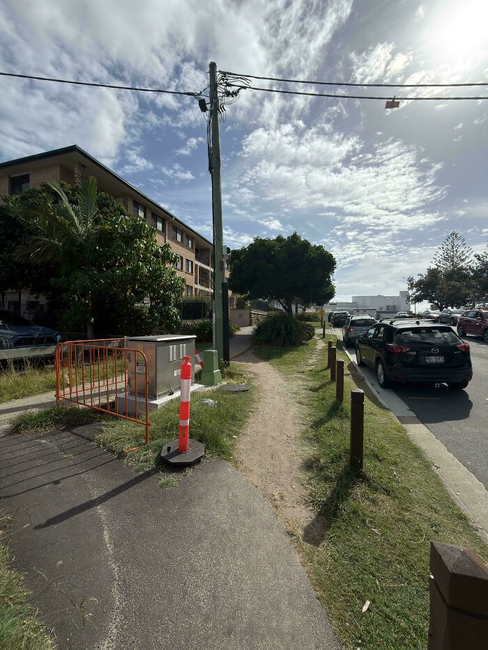 97 Times Urban Planners Failed To Predict What People Want, And It Resulted In &lsquo;Desire Paths&rsquo; (New Pics)