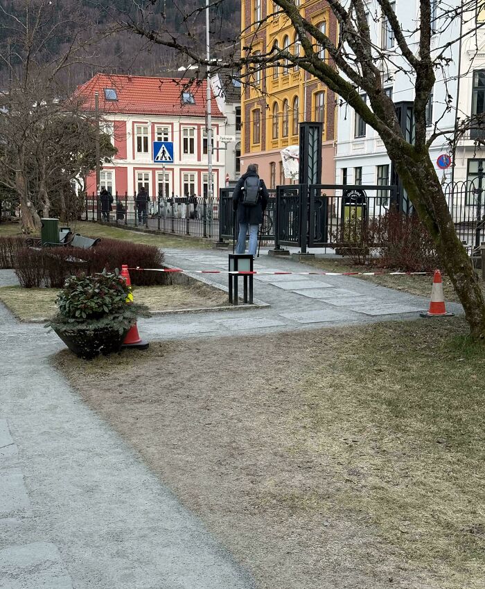 97 Times Urban Planners Failed To Predict What People Want, And It Resulted In &lsquo;Desire Paths&rsquo; (New Pics)