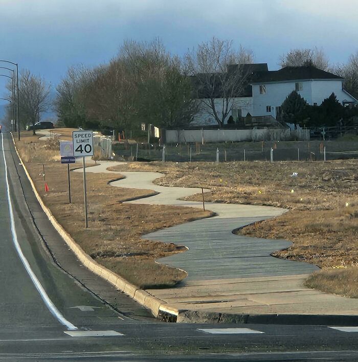97 Times Urban Planners Failed To Predict What People Want, And It Resulted In &lsquo;Desire Paths&rsquo; (New Pics)