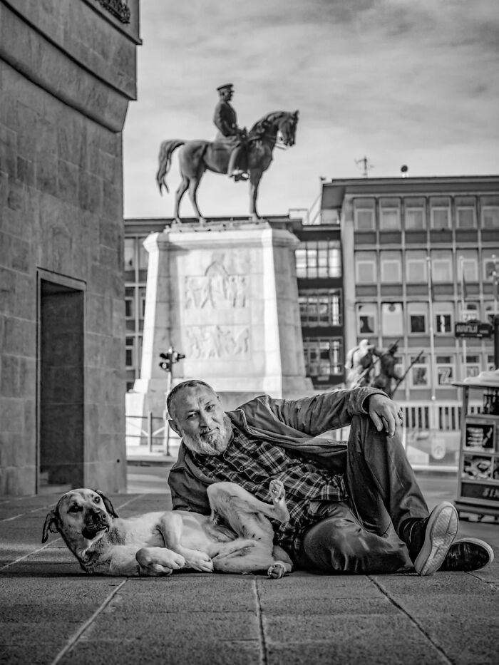 30 Perfectly Timed Street Photos By Mehmet Bayram That Turn Everyday Moments Into Art