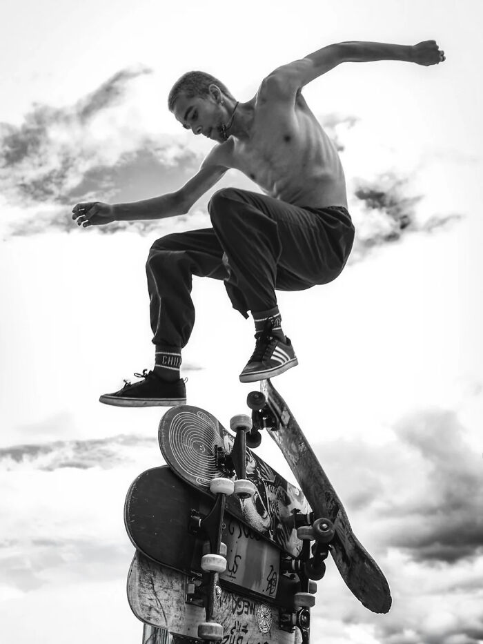 30 Perfectly Timed Street Photos By Mehmet Bayram That Turn Everyday Moments Into Art