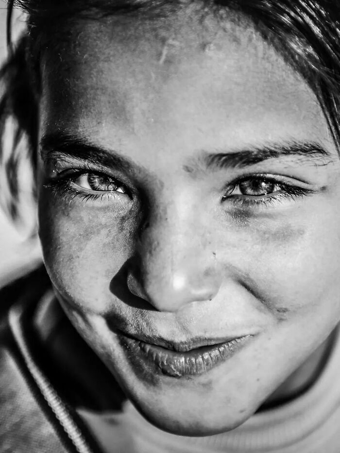 30 Perfectly Timed Street Photos By Mehmet Bayram That Turn Everyday Moments Into Art